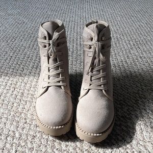 Fayth Lug Sole Boot
MARC FISHER LTD size 9